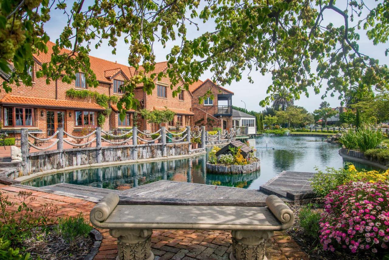 The Village Green Apartment Nelson Bagian luar foto