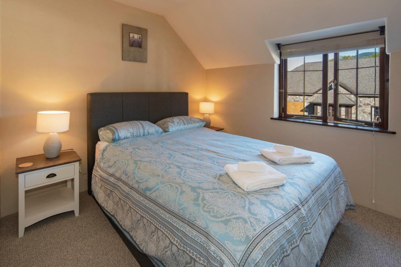 The Village Green Apartment Nelson Bagian luar foto
