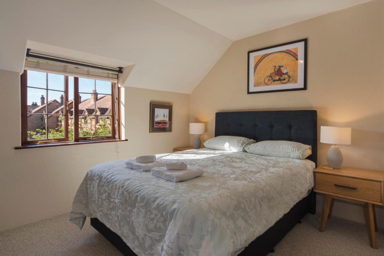 The Village Green Apartment Nelson Bagian luar foto